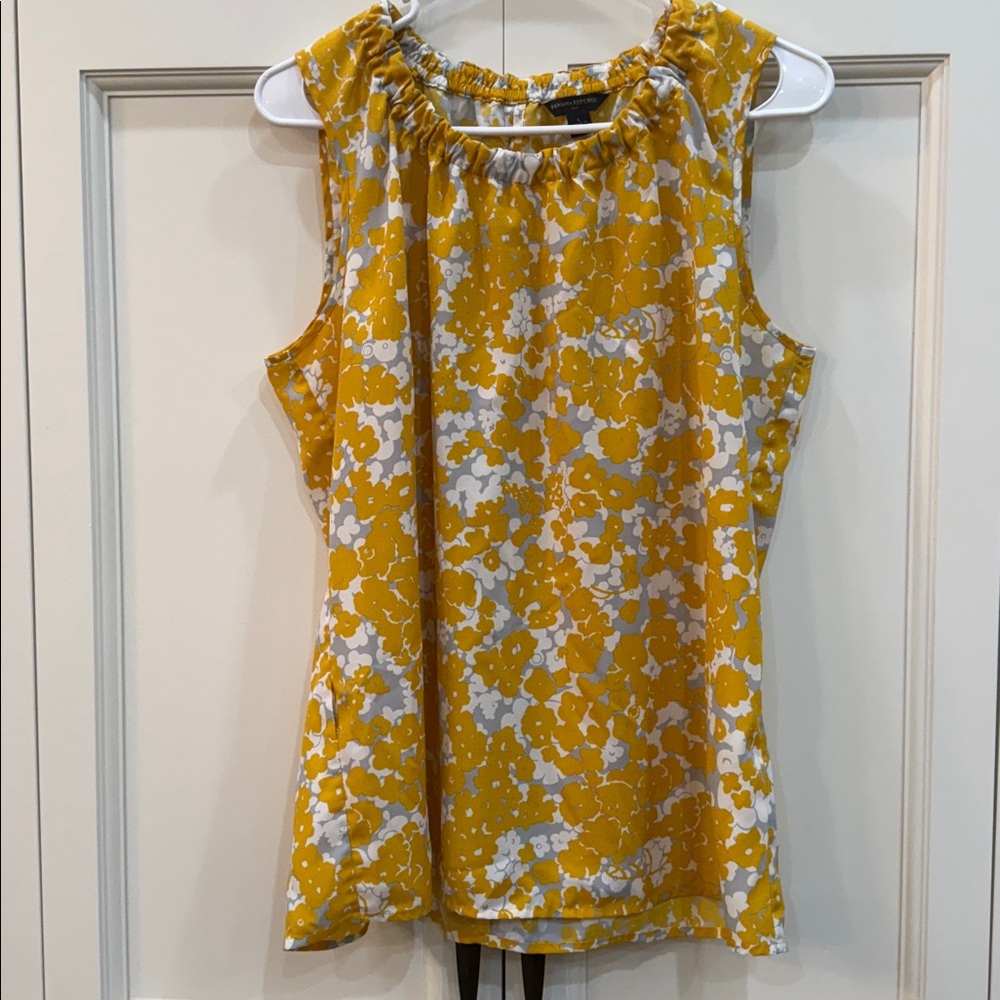 Banana Republic floral smock sleeveless top. Women’s large. Yellow/gray floral.